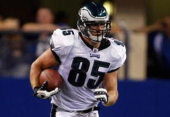 INDIANAPOLIS, IN - AUGUST 20: Tight end Rob Myers #85 of the Philadelphia Eagles runs with the football after a pass reception against the Indianapolis Colts at Lucas Oil Stadium on August 20, 2009 in Indianapolis, Indiana. (Photo by Scott Boehm/Getty Images)