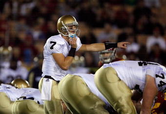 LOS ANGELES, CA - NOVEMBER 29:  Jimmy Clausen #7 of the Notre Dame Fighting Irish calls a play against the USC Trojans during the game at the Coliseum on November 29, 2008 in Los Angeles, California.  (Photo by Harry How/Getty Images)