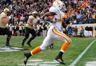 NASHVILLE, TN - NOVEMBER 22:  Eric Berry #14 of the Tennessee Volunteers returns an interception for a touchdown against the Vanderbilt Commodores during the game at Vanderbilt Stadium on November 22, 2008 in Nashville, Tennessee.  (Photo by Kevin C. Cox/Getty Images)