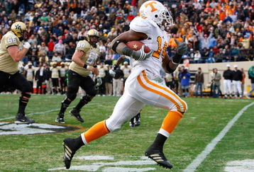 NASHVILLE, TN - NOVEMBER 22:  Eric Berry #14 of the Tennessee Volunteers returns an interception for a touchdown against the Vanderbilt Commodores during the game at Vanderbilt Stadium on November 22, 2008 in Nashville, Tennessee.  (Photo by Kevin C. Cox/Getty Images)