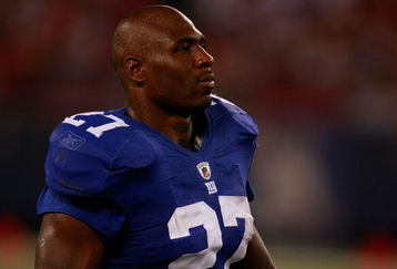 NEW JERSEY - AUGUST 17:  Brandon Jacobs #27 of the New York Giants walks off the field at halftime during preseason NFL action against the Carolina Panthers at Giants Stadium August 17, 2009 at Giants Stadium in East Rutherford, New Jersey. (Photo by Jared Wickerham/Getty Images)