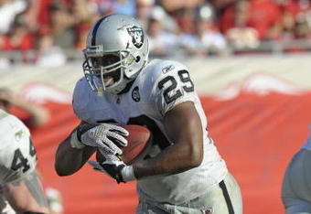 TAMPA, FL - DECEMBER 28: Running back Michael Bush #29 of the Oakland Raiders rushes upfield against the Tampa Bay Buccaneers at Raymond James Stadium on December 28, 2008 in Tampa, Florida.  (Photo by Al Messerschmidt/Getty Images)