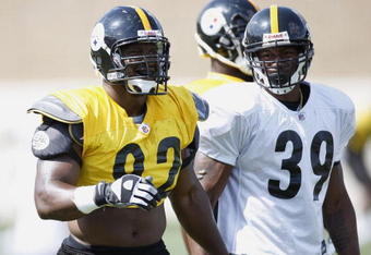 LATROBE, PA - AUGUST 06:  James Harrison #92 of the Pittsburgh Steelers talks with Willie Parker #39 during training camp at St. Vincent College on August 6, 2009 in Latrobe, Pennsylvania.  (Photo by Gregory Shamus/Getty Images)
