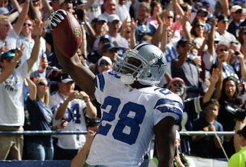 IRVING, TX - OCTOBER 05:  Running back Felix Jones #28 of the Dallas Cowboys runs for a touchdown against the Cincinnati Bengals at Texas Stadium on October 5, 2008 in Irving, Texas.  (Photo by Ronald Martinez/Getty Images)