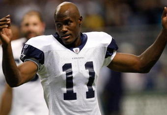 SAN ANTONIO - AUGUST 06:  Wide receiver Roy Williams #11 of the Dallas Cowboys during training camp at the Alamodome on August 6, 2009 in San Antonio, Texas.  (Photo by Ronald Martinez/Getty Images)