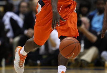 MILWAUKEE - MARCH 07: Jonny Flynn #10 of the Syracuse Orange moves against the Marquette Golden Eagles on March 7, 2009 at the Bradley Center in Milwaukee, Wisconsin. Syracuse defeated Marquette 86-79 in overtime. (Photo by Jonathan Daniel/Getty Images)