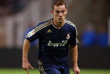 BARCELONA, SPAIN - OCTOBER 20: Sneijder of Real Madrid during the La Liga match between RCD Espanyol and Real Madrid at the Lluis Companys stadium on October 20, 2007 in Barcelona, Spain (Photo by Bagu Blanco/Getty Images).