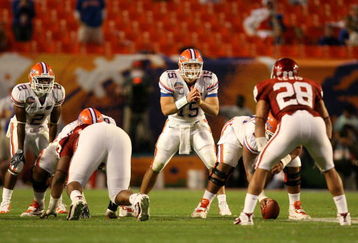 MIAMI - JANUARY 08:  Tim Tebow #15 of the Florida Gators awaits the snap in the shotgun formation against the Oklahoma Sooners during the FedEx BCS National Championship game at Dolphin Stadium on January 8, 2009 in Miami, Florida.  (Photo by Doug Benc/Getty Images)