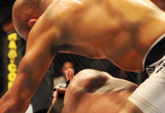 PHILADELPHIA - AUGUST 08:  (Top) Lightweight champion BJ Penn battles Kenny Florian during their lightweight championship title bout at UFC 101: Declaration at the Wachovia Center on August 8, 2009 in Philadelphia, Pennsylvania.  (Photo by Jon Kopaloff/Getty Images)