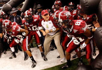 NEW ORLEANS - DECEMBER 21:  Members of the Troy Trojans prepare to take the field against the Southern Mississippi Golden Eagles during the R+L Carriers New Orleans Bowl on December 21, 2008 at the Superdome in New Orleans, Louisiana.  (Photo by Chris Graythen/Getty Images)