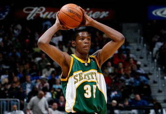 ATLANTA - NOVEMBER 16:  Kevin Durant #35 of the Seattle SuperSonics looks for an open pass during the game against the Atlanta Hawks on November 16, 2007 at Philips Arena in Atlanta, Georgia.  The Sonics won 126-123 in double overtime.  NOTE TO USER: User expressly acknowledges and agrees that, by downloading and/or using this Photograph, user is consenting to the terms and conditions of the Getty Images License Agreement.  (Photo by Kevin C. Cox/Getty Images)