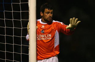 BRISTOL, UNITED KINGDOM - AUGUST 28:  Steve Phillips, the Bristol Rovers goalkeeper gives instructions during the Carling Cup match between Bristol Rovers and West Ham United at the Memorial Ground on August 28, 2007 in Bristol, England.  (Photo by Julian Finney/Getty Images)