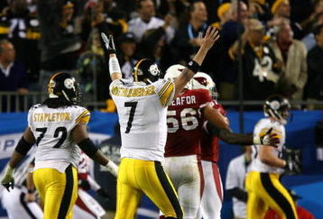 TAMPA, FL - FEBRUARY 01:  Ben Roethlisberger #7 of the Pittsburgh Steelers celebrates after he threw a 6-yard touchdown pass to Santonio Holmes #10 in the fourth quarter against the Arizona Cardinals during Super Bowl XLIII on February 1, 2009 at Raymond James Stadium in Tampa, Florida. Steelers won 27-23. (Photo by Al Bello/Getty Images)