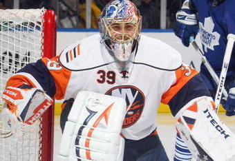 UNIONDALE, NY - DECEMBER 26:  Goalie Rick DiPietro #39 of the New York Islanders guards the net during the game against the Toronto Maple Leafs on December 26, 2008 at the Nassau Coliseum in Uniondale, New York.  (Photo by Bruce Bennett/Getty Images)