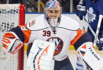 UNIONDALE, NY - DECEMBER 26:  Goalie Rick DiPietro #39 of the New York Islanders guards the net during the game against the Toronto Maple Leafs on December 26, 2008 at the Nassau Coliseum in Uniondale, New York.  (Photo by Bruce Bennett/Getty Images)