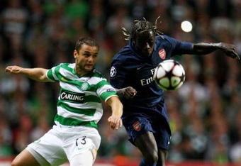 GLASGOW, SCOTLAND - AUGUST 18:  Shaun Maloney of Celtic goes up for the ball against Bacary Sagna of Arsenal during a UEFA Champions League Qualifying match between Celtic and Arsenal at Celtic Park on August 18, 2009 in Glasgow, Scotland.  (Photo by Phil Cole/Getty Images)