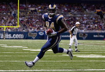 ST. LOUIS - DECEMBER 2:  Randy McMichael #84 of the St. Louis Rams carries the ball during the NFL game against the Atlanta Falcons at Edward Jones Dome on December 2, 2007 in St. Louis, Missouri. (Photo by Dilip Vishwanat/Getty Images)