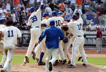 NEW YORK - AUGUST 16:  Daniel Murphy #28 of the New York Mets is mobbed by his teammates after his game winning hit against the San Francisco Giants on August 16, 2009 at Citi Field in the Flushing neighborhood of the Queens borough of New York City.  (Photo by Jim McIsaac/Getty Images)