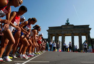 BERLIN - AUGUST 23:  Athletes start next to the Brandenburg Gate as they compete in the women's Marathon Final during day nine of the 12th IAAF World Athletics Championships on August 23, 2009 in Berlin, Germany.  (Photo by Stu Forster/Getty Images)
