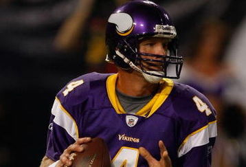 MINNEAPOLIS, MN - AUGUST 21: Quarterback Brett Favre #4 of the Minnesota Vikings drops back to pass the football against the Kansas City Chiefs at Hubert H. Humphrey Metrodome on August 21, 2009 in Minneapolis, Minnesota. (Photo by Scott Boehm/Getty Images)