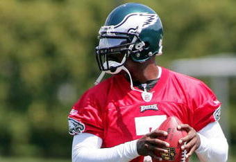 PHILADELPHIA - AUGUST 15:  Michael Vick #7 prepares to throw a pass in a workout at the NovaCare Complex on August 15, 2009 in Philadelphia, Pennsylvania.  (Photo by Len Redkoles/Getty Images)