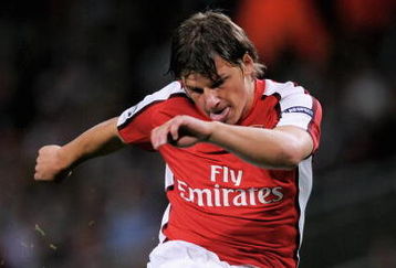 LONDON, ENGLAND - AUGUST 26:  Second half substitute Andrei Arshavin of Arsenal scores his team's third goal during the UEFA Champions League 2nd qualifying round 2nd leg match between Arsenal and Celtic at the Emirates Stadium on August 26, 2009 in London, England.  (Photo by Shaun Botterill/Getty Images)