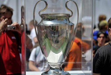 Trophy-manchester-united-barcel_feature