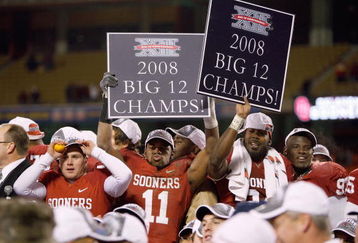 KANSAS CITY, MO - DECEMBER 06:  Lendy Holmes #11 of the Oklahoma Sooners celebrates the win of the Big 12 Championship game against the Missouri Tigers on December 6, 2008 at Arrowhead Stadium in Kansas City, Missouri. (Photo by Jamie Squire/Getty Images)