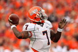 PASADENA, CA - JANUARY 01:  Quarterback Juice Williams #7 of the Illinois Fighting Illini passes the ball in the first half against against the USC Trojans during the Rose Bowl presented by Citi at the Rose Bowl on January 1, 2008 in Pasadena, California. The Trojans defeated the Illini 49-17.  (Photo by Stephen Dunn/Getty Images)
