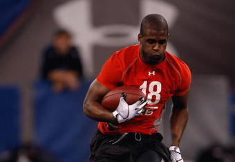 INDIANAPOLIS, IN - FEBRUARY 22:  Running back Anthony Kimble of Stanford runs with the football during the NFL Scouting Combine presented by Under Armour at Lucas Oil Stadium on February 22, 2009 in Indianapolis, Indiana. (Photo by Scott Boehm/Getty Images)