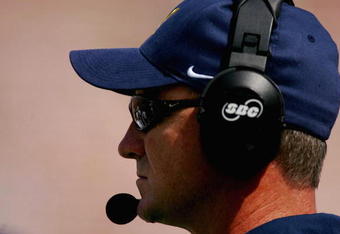 LOS ANGELES - OCTOBER 9:  Head coach Jeff Tedford of the California Golden Bears watches from the sidelines during the game against the USC Trojans on October 9, 2004 at Los Angeles Memorial Coliseum in Los Angeles, California.  (Photo by Donald Miralle/Getty Images) 