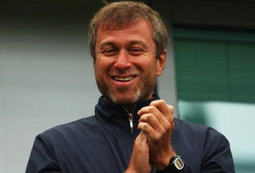 LONDON, ENGLAND - MAY 17:  Chelsea owner Roman Abramovich applaudes after the Barclays Premier League match between Chelsea and Blackburn Rovers at Stamford Bridge on May 17, 2009 in London, England.  (Photo by Richard Heathcote/Getty Images)