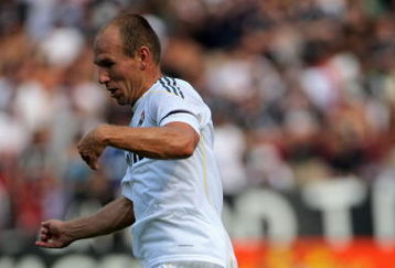 LANDOVER, MD - AUGUST 09:  Arjen Robben #11 of Real Madrid controls the ball against D.C. United during action at Fed Ex Field on August 9, 2009 in Landover, Maryland. Real Madrid defeated D.C. United 3-0 in the friendly match.  (Photo by Doug Pensinger/Getty Images)