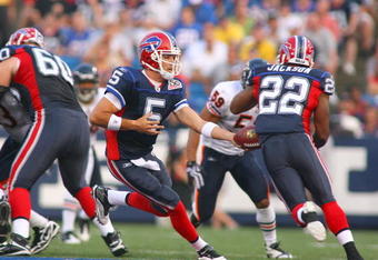 ORCHARD PARK, NY - AUGUST 15:  Trent Edwards #5  of the Buffalo Bills hands off to Fred Jackson #22 against the Chicago Bears on August 15, 2009 at Ralph Wilson Stadium in Orchard Park, New York.  (Photo by Rick Stewart/Getty Images)