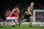LONDON, ENGLAND - AUGUST 26:  Scott Brown of Celtic is pursued by Eduardo of Arsenal during the UEFA Champions League 2nd qualifying round 2nd leg match between Arsenal and Celtic at the Emirates Stadium on August 26, 2009 in London, England.  (Photo by Shaun Botterill/Getty Images)