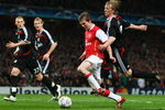 LONDON - APRIL 02:  Dirk Kuyt of Liverpool battles challenges Alexandr Hleb of Arsenal inside the penalty area during the UEFA Champions League Quarter Final 1st leg match between Arsenal and Liverpool at the Emirates Stadium on April 2, 2008 in London, England.  (Photo by Ryan Pierse/Getty Images)