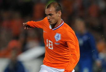ROTTERDAM, NETHERLANDS - OCTOBER 11:  Wesley Sneijder of Netherlands in action during the FIFA 2010 World Cup Qualifying Group 9 match between Netherlands and Iceland at the De Kuip Stadium on October 11, 2008 in Rotterdam, Netherlands.  (Photo by Shaun Botterill/Getty Images)