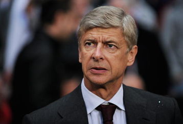 LONDON, ENGLAND - AUGUST 26:  Arsene Wenger  the Arsenal manager looks on during the UEFA Champions League 2nd qualifying round 2nd leg match between Arsenal and Celtic at the Emirates Stadium on August 26, 2009 in London, England.  (Photo by Shaun Botterill/Getty Images)