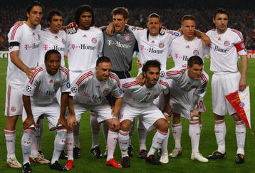 BARCELONA, SPAIN - APRIL 08:  The Bayern Munich team poses for a team photo during the UEFA Champions League quarter final first leg match between FC Barcelona and FC Bayern Munich at the Camp Nou stadium on April 8, 2009 in Barcelona, Spain.  (Photo by Jamie McDonald/Getty Images)