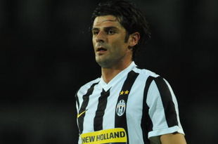 TURIN, ITALY - AUGUST 23:  Vincenzo Iaquinta of Juventus looks during the Serie A match between Juventus FC vs AC Chievo Verona at Olimpico Stadium on August 23, 2009 in Turin, Italy.  (Photo by Valerio Pennicino/Getty Images)