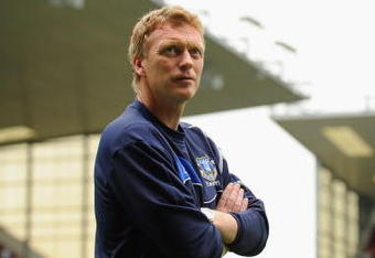 BURNLEY, ENGLAND - AUGUST 23:  Everton Manager David Moyes looks on prior to the Barclays Premier League match between Burnley and Everton at Turf Moor on August 23, 2009 in Burnley, England. (Photoby Michael Regan/Getty Images)