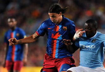 BARCELONA, SPAIN - AUGUST 19:  Zlatan Ibrahimovic (L) of Barcelona duels for the ball with Nedum Onuoha of Manchester City during the Joan Gamper Trophy match between Barcelona and Manchester City at the Camp Nou Stadium on August 19, 2009 in Barcelona, Spain. Manchester City won the match 1-0.  (Photo by Jasper Juinen/Getty Images)