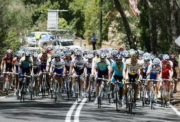 ADELAIDE, AUSTRALIA - JANUARY 21:  The peloton rides through Aldgate during stage two of the 2009 Tour Down Under at Hanhdorf to Stirling on January 21, 2009 in Adelaide, Australia.  (Photo by James Knowler/Getty Images)