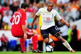 LONDON, ENGLAND - AUGUST 16: Wilson Palacios of Tottenham is challenged by Javier Mascherano of Liverpool during the Barclays Premier League match between Tottenham Hotspur and Liverpool at White Hart Lane on August 16, 2009 in London, England.  (Photo by Mike Hewitt/Getty Images)