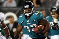 PHILADELPHIA - AUGUST 27:  Maurice Jones-Drew #32 of the Jacksonville Jaguars runs the ball against the Philadelphia Eagles during the preseason game at Lincoln Financial Field on August 27, 2009 in Philadelphia, Pennsylvania.  (Photo by Jim McIsaac/Getty Images)