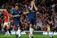 MANCHESTER, ENGLAND - AUGUST 29:  Robin van Persie (R) of Arsenal shows his dejection with team mate Eduardo after having a goal disallowed during the Barclays Premier League match between Manchester United and Arsenal at Old Trafford on August 29, 2009 in Manchester, England.  (Photo by Laurence Griffiths/Getty Images)