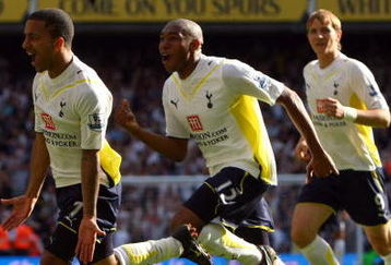 LONDON, ENGLAND - AUGUST 29:  Aaron Lennon of Tottenham Hotspur celebrates his goal during the Barclays Premier League match between Tottenham Hotspur and Birmingham City at White Hart Lane on August 29, 2009 in London, England.  (Photo by Clive Rose/Getty Images)