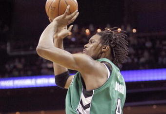 CHARLOTTE, NC - MARCH 16:  Chris Bosh #4 of the Toronto Raptors makes a jumpshot against the Charlotte Bobcats during their game at Time Warner Cable Arena on March 16, 2009 in Charlotte, North Carolina.  NOTE TO USER: User expressly acknowledges and agrees that, by downloading and/or using this Photograph, user is consenting to the terms and conditions of the Getty Images License Agreement. (Photo by: Streeter Lecka/Getty Images)
