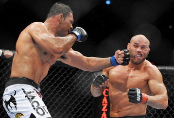 PORTLAND, OR - AUGUST 29:  UFC fighter Antonio Nogueira (L) battles UFC fighter Randy Couture (R) during their Heavyweight bout at UFC 102:  Couture vs. Nogueira at the Rose Garden Arena on August 29, 2009 in Portland, Oregon.  (Photo by Jon Kopaloff/Getty Images)
