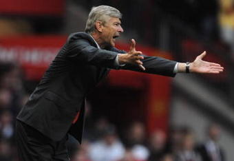 MANCHESTER, ENGLAND - AUGUST 29:  Arsenal Manager Arsene Wenger reacts during the Barclays Premier League match between Manchester United and Arsenal at Old Trafford on August 29, 2009 in Manchester, England.  (Photo by Laurence Griffiths/Getty Images)